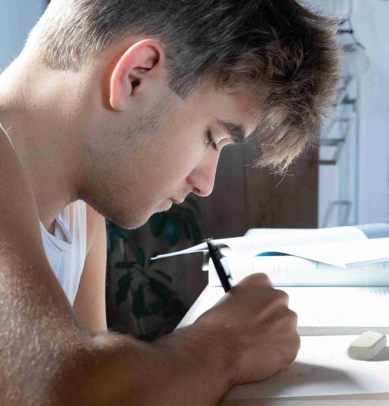 Young Britons Are Leaving the UK Earlier Than Ever as UK Prospects Fall