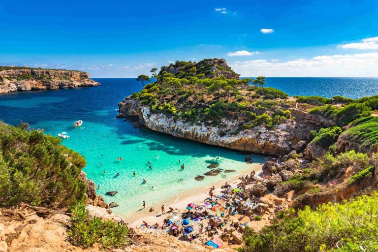 Jet2 Predicts Major August Bank Holiday Getaway as Hundreds of Thousands Head Overseas