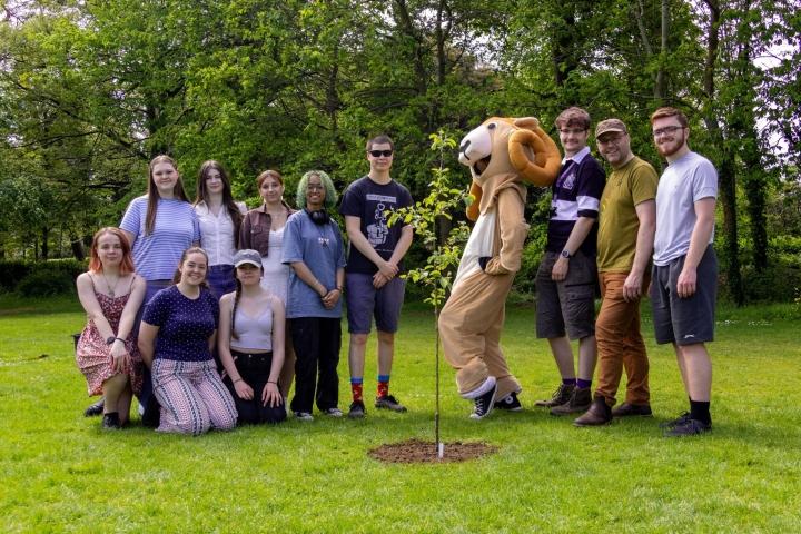 Biosciences-Society-students-at-the-treeplanting-event-at-UoG-scaled.jpg