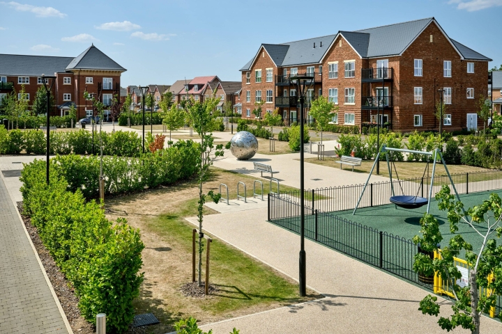 HC260709-086-Highcroft-development-with-the-World-of-Wallingford-Globe-sculpture-scaled.jpg