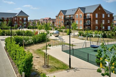 HC260709-086-Highcroft-development-with-the-World-of-Wallingford-Globe-sculpture-scaled.jpg