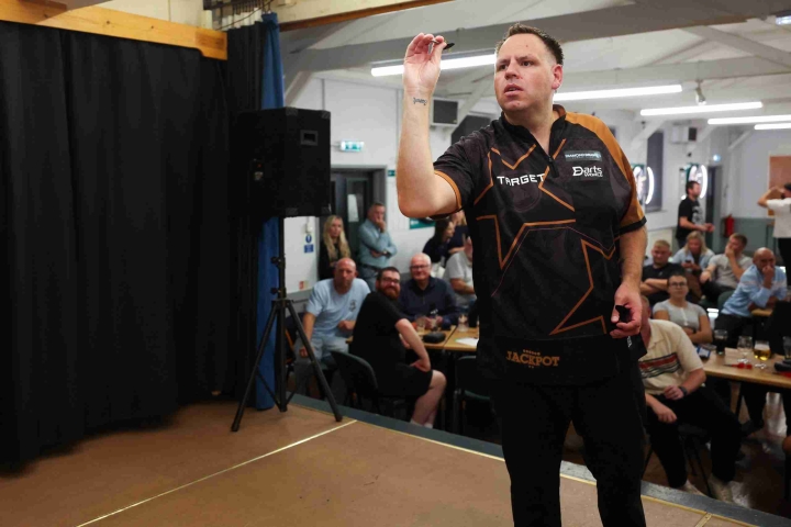 KC_DartsOnYourDoorstep_AdrianLewis_77-2-scaled-2.jpg