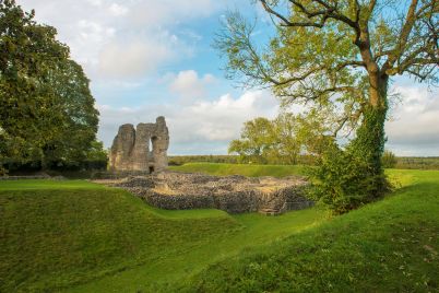 Ludgershall-Castle-ruins.jpg
